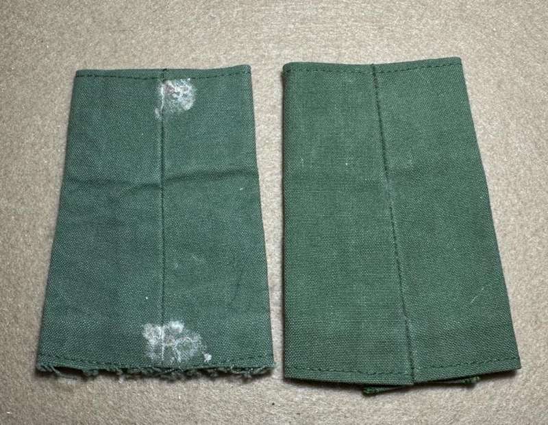 Rhodesian Guard Force - OFFICERS RANK - PAIR SLIP ON JNR COMMANDANT GRADE 2