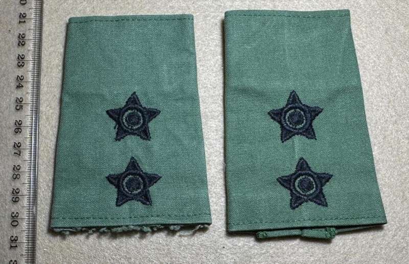 Rhodesian Guard Force - OFFICERS RANK - PAIR SLIP ON JNR COMMANDANT GRADE 2