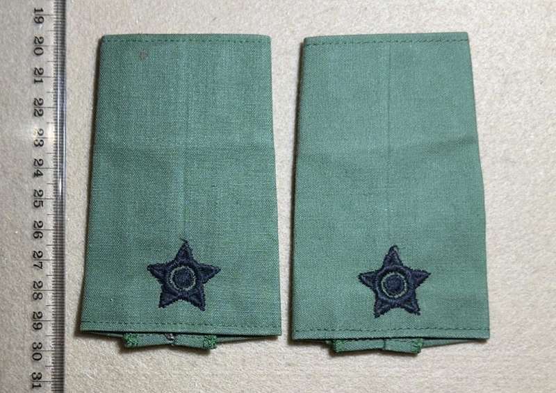 Rhodesian Guard Force - OFFICERS RANK - PAIR SLIP ON JUNIOR COMMANDANT GRADE 1