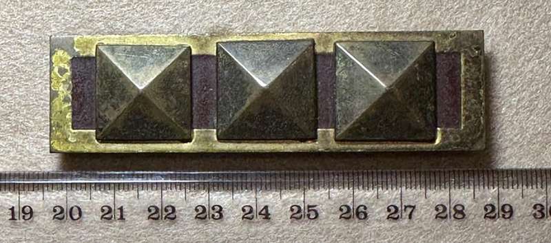 Rhodesian Guard Force - 1 ASS COMMANDANT RANK BRASS PLATE AND BROWN ENAMEL EPAULETTE RANK BADGE