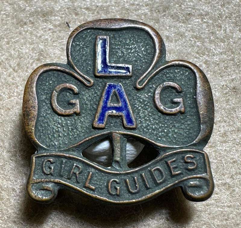 Rhodesian Girl Guides - VARIED BROOCH, made by COLLINS, LONDON