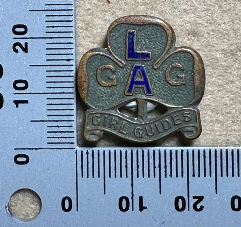 Rhodesian Girl Guides - VARIED BROOCH, made by COLLINS, LONDON