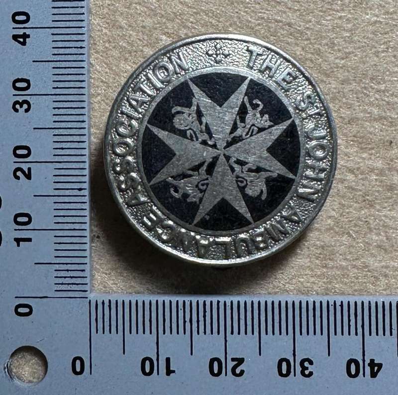 Rhodesian ST JOHNS - BERET BADGE METAL, Registered at St Johns Gate, London