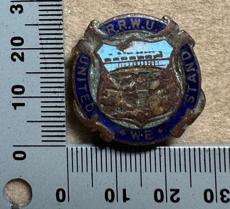 Rhodesian Railways - RHODESIA RAILWAYS WORKERS UNION LAPEL BADGES