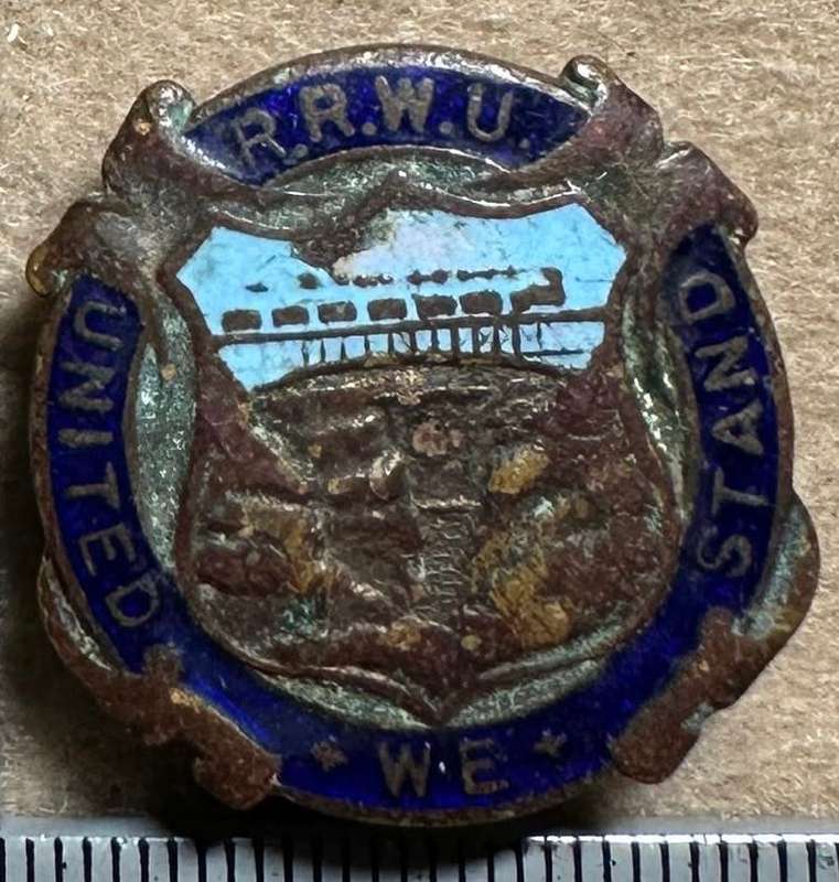 Rhodesian Railways - RHODESIA RAILWAYS WORKERS UNION LAPEL BADGES