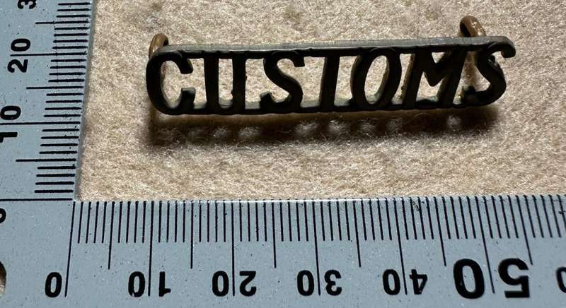 Rhodesian CUSTOMS AND IMMIGRATION - BRASS CUSTOMS SHOULDER TITLE