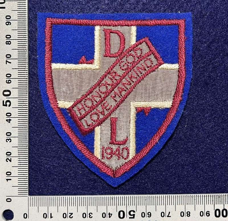 Rhodesian School Badge - DL 1940 - MOTTO - HONOUR GOD LOVE MANKIND