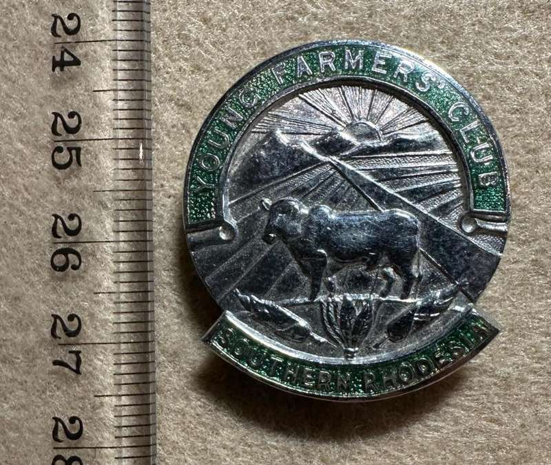 SOUTHERN RHODESIA - YOUNG FARMERS CLUB BADGE, by FATTORINI & SONS, BIRMINGHAM