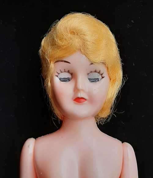 1970's Vintage Sleep Eyes Blond Hair Doll (19cm)