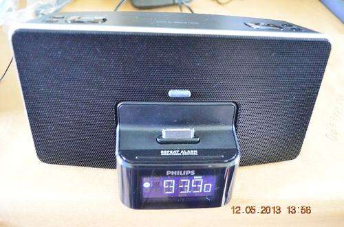 CRAZY AUCTION PHILIPS CLOCK RADIO FOR IPHONE / IPOD