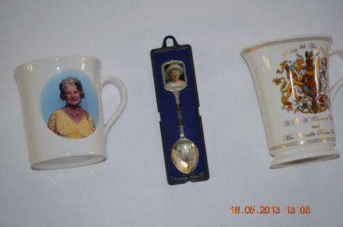 SET OF 2 CUPS AND 1 SPOON QUEEN OFF ENGLAND