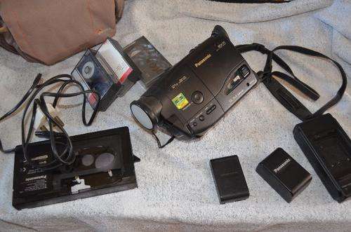 PANASONIC VHS-C MOVIE CAMERA WITH 21 X ZOOM  IN GOOD WORKING CONDITION