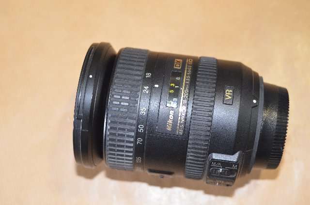 NIKON 18-200MM1.35-56G ED AF-S DX WITH FRONT AND REAR CAP