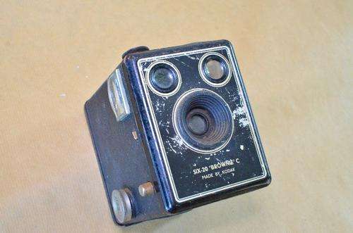 VINTAGE BROWNIE MADE BY KODAK
