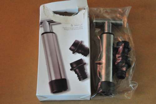 WINE PUMP & SAVER AND WINE AERATOR ONE BID FOR BOTH