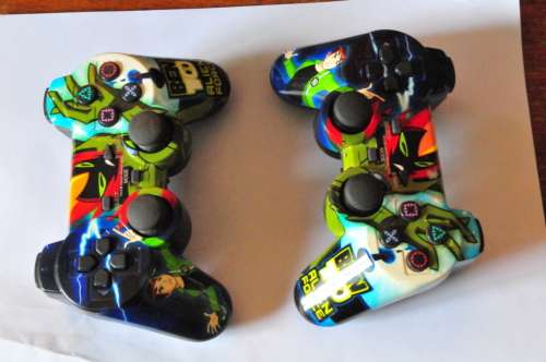 2 WIRELESS CONTROLLERS