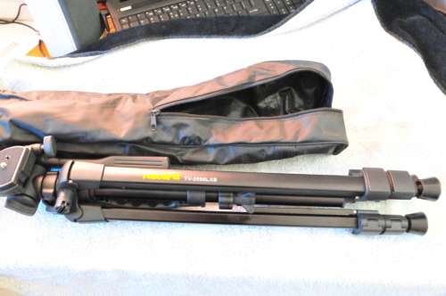 BRAND NEW TAKARA (MADE IN JAPAN) TRIPOD TV-2596LXS