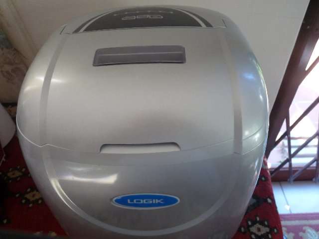 CRAZY AUCTION BRAND NEW 12 KG ICE MACHINE MAKE LOGIK
