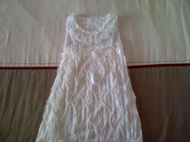 ***Stunning Ladies Cream Sleeveless Top with Beautiful Flower Design***Medium & Large***