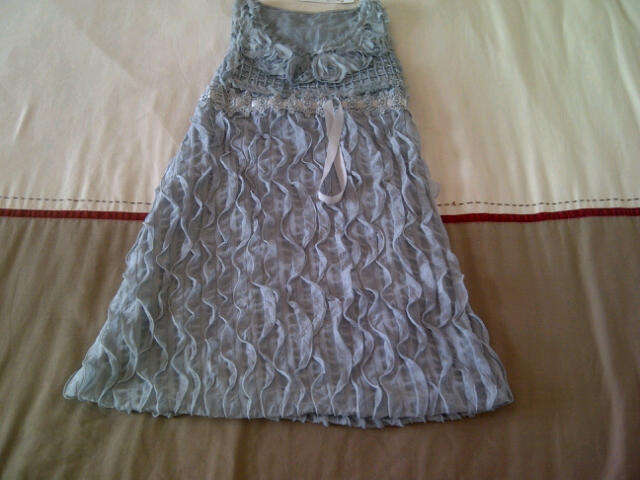 ***Stunning Ladies Grey Sleeveless Top with Beautiful Flower Design*** Large***