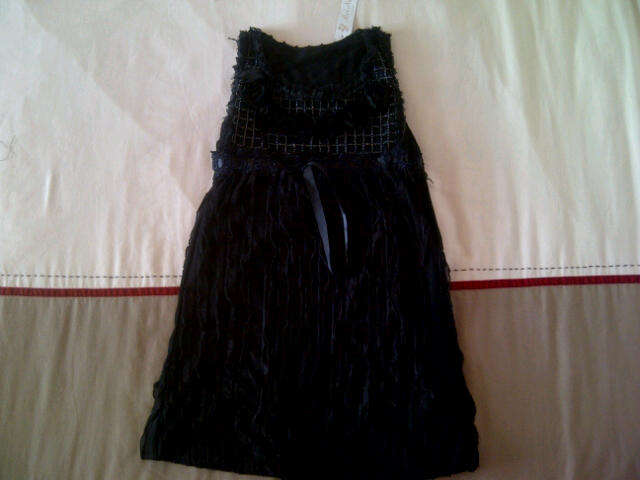 ***Stunning Ladies Black Sleeveless Top with Beautiful Flower Design*** Large***