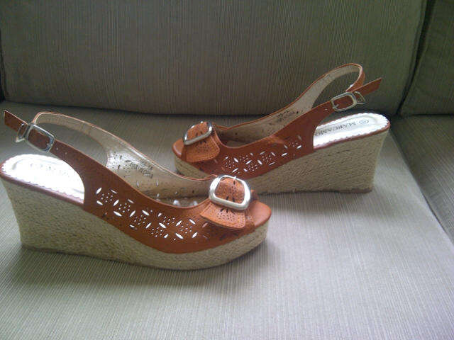 ***Cute & Funky Ladies Wedges**Leather Look** Size 5 & 6 ONLY**Great with a Skinny Jeans**New**