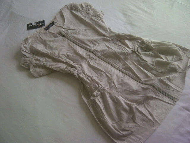 **Cute Ladies Full Front Zip Top**Great for summer**Perfect with a Jeans**5 Colours***Brand New***
