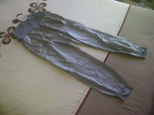 ***Brand New Cute & Funky Ladies Silver Pants with front & back pockets***32, 38 Avail***