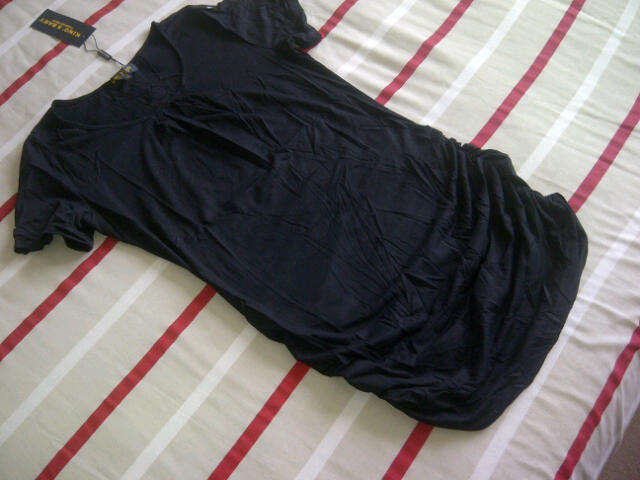 ***Cute Ladies Black Long Tshirt/Top***Great with a Tights***XXL ONLY*** Brand New***