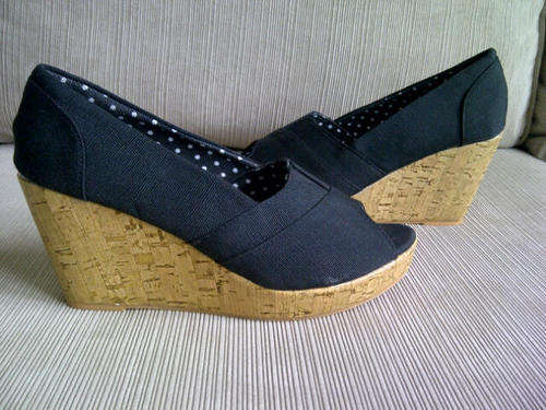 **Cute & Funky Design Ladies Quality Black Wedges**Size 6**1 PAIR ONLY***Great with a Skinny Jeans**