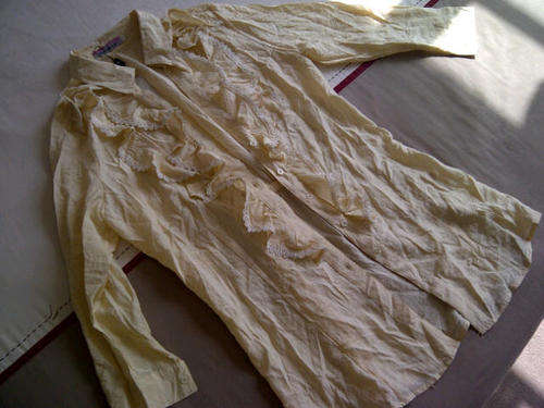 ***Beautiful Ladies Cream Vintage Style Shirt***M ONLY***Great Quality Item***BRAND NEW***