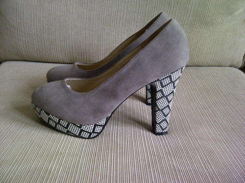 ***Stunning Ladies Grey Suede Like High Heels***Size 5, 7 ONLY***BEAUTIFUL***BRAND NEW***