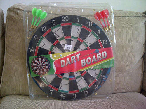 ***British Style Dartboard with 6 darts***15 Inch***Brand New***