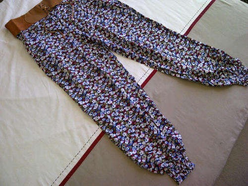 ***Cute & Funky Ladies Chiffon Style Pants with front pockets***2 Colours**L, XL ONLY***BRAND NEW***