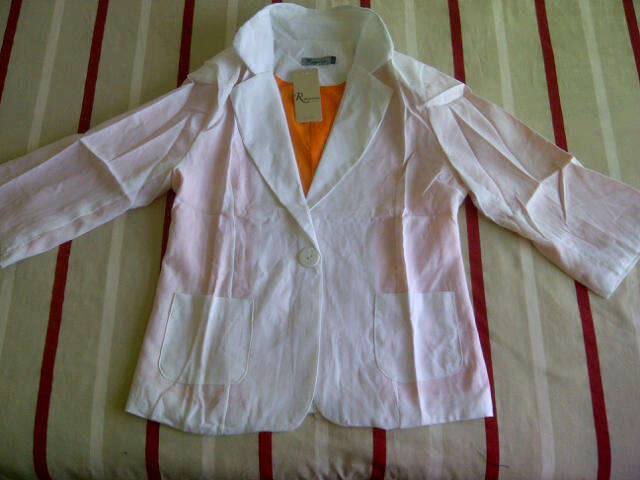 ***Beautiful Ladies White Blazer Jacket***Great for winter***XXXXXL ONLY***BRAND NEW***