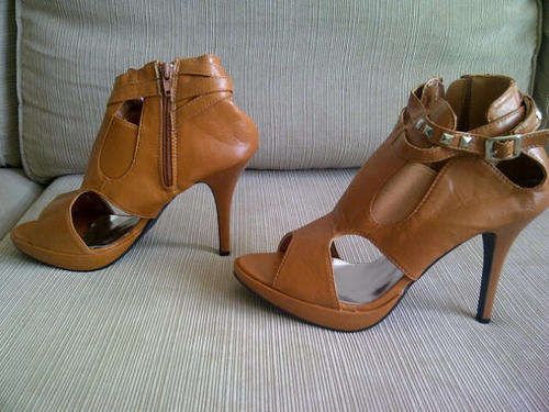 ***Stunning Ladies Tan Leather Look High Heels***Beautiful design***Size 6 ONLY***BRAND NEW***