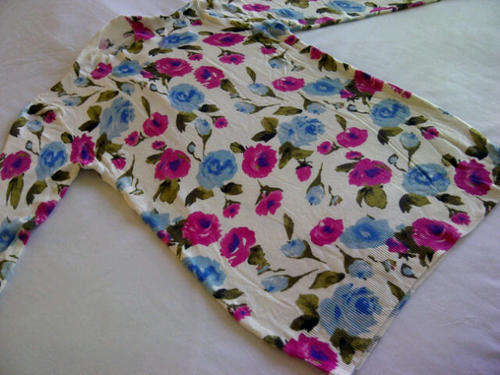 ***Beautiful Ladies Rose Design Thin Jersey Tops***ONE SIZE FITS ALL***BRAND NEW***