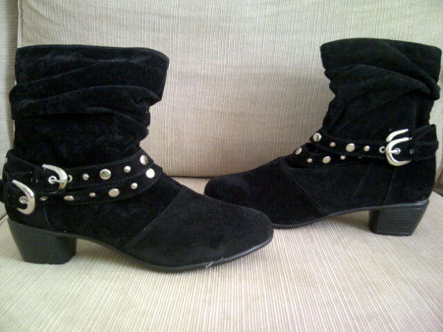 ***Stylish & Funky Ladies Black Ankle Type Boots with studded design***Size 8 ONLY***BRAND NEW***