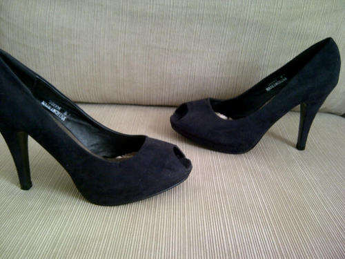 ***Beautiful Ladies Black Suede Like High Heels***Size 7, 8 ONLY****STUNNING***BRAND NEW***