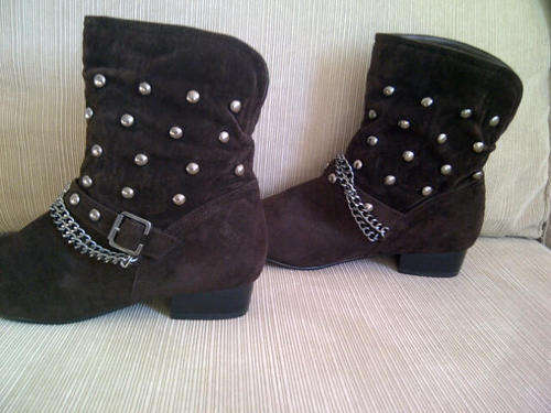 **Cute & Funky Ladies Cow Boy Style Ankle Type Boots**Studded design**Size 6 ONLY**BRAND NEW**