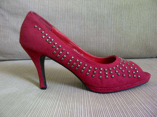 ***Beautiful Ladies Red Suede Like High Heels***Size 7 ONLY****STUNNING***BRAND NEW***