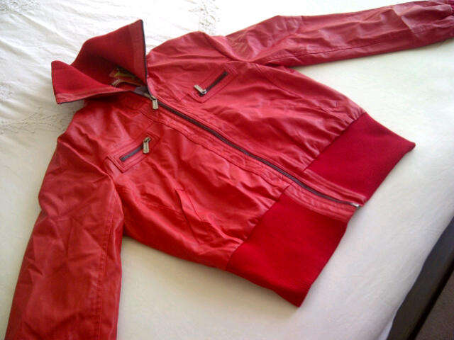 ***Stunning Ladies Red Short Cut Leather Look Jacket with Funky Design***XXL ONLY***BRAND NEW***