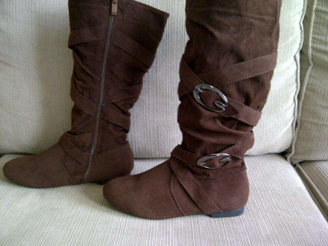 ***Cute & Funky Ladies Long Brown Boots with Stunning Design***Size 5 ONLY**BRAND NEW***