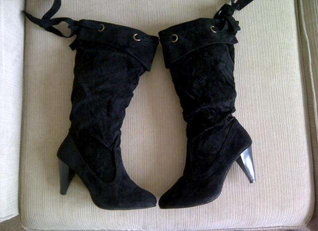 ***Beautiful Ladies Black Long Suede Like Boots with Tie Back***Size 7, 8***
