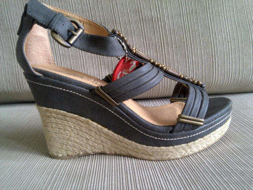 ***STUNNING Ladies Grey Leather Look Wedges with Beautiful Design***Size 6***LAST ONE***BRAND NEW***