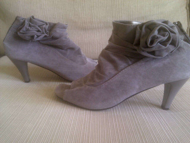 **Beautiful Ladies Suede Like Closed Top / Peep Toe High Heels***Size 5, 6, 7, 8***GREY & BLACK***