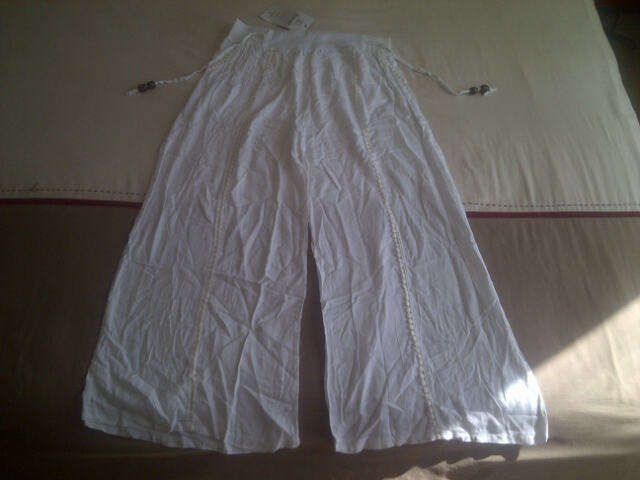 ***Pretty Ladies White Chiffon Style Summer Pants with front pockets***L ONLY***BRAND NEW***
