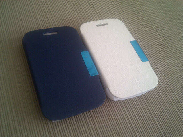 **Blackberry 9720 Covers**Ultra Slim Flip Case***Pebble Blue & White ONLY**BRAND NEW**