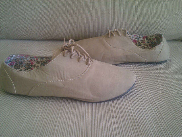***Cute & Funky Ladies Lace Up Pump Style Shoes***2 Colours***Size 6, 7, 8 ONLY***BRAND NEW***