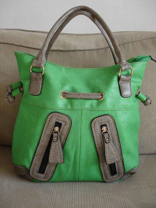 **Stunning Ladies Green/Grey PU Leather Handbag With Beautiful Detail & Design**BRAND NEW**